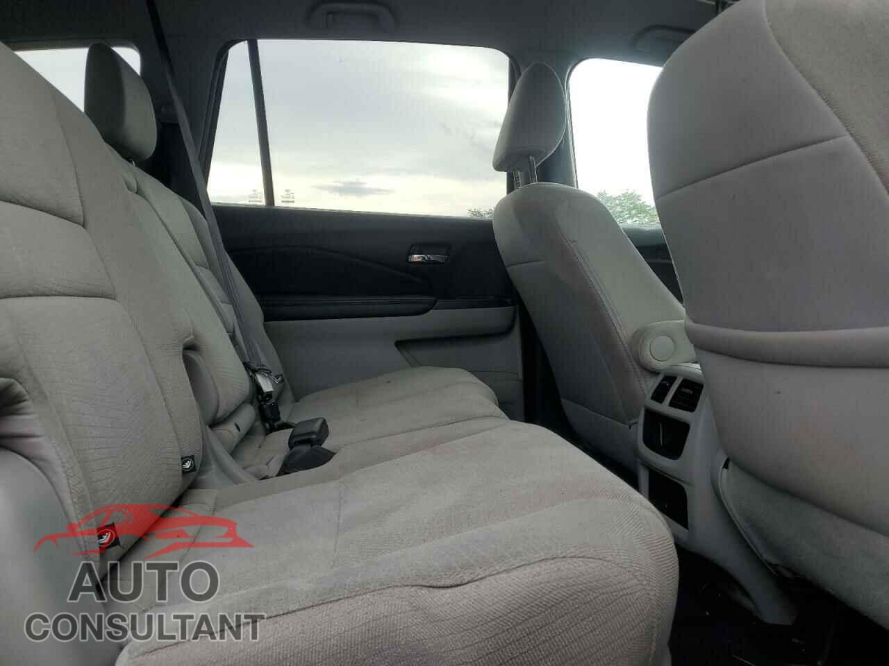 HONDA PILOT 2017 - 5FNYF5H13HB024768