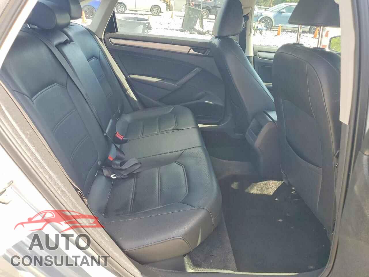 VOLKSWAGEN PASSAT 2015 - 1VWAT7A32FC100358