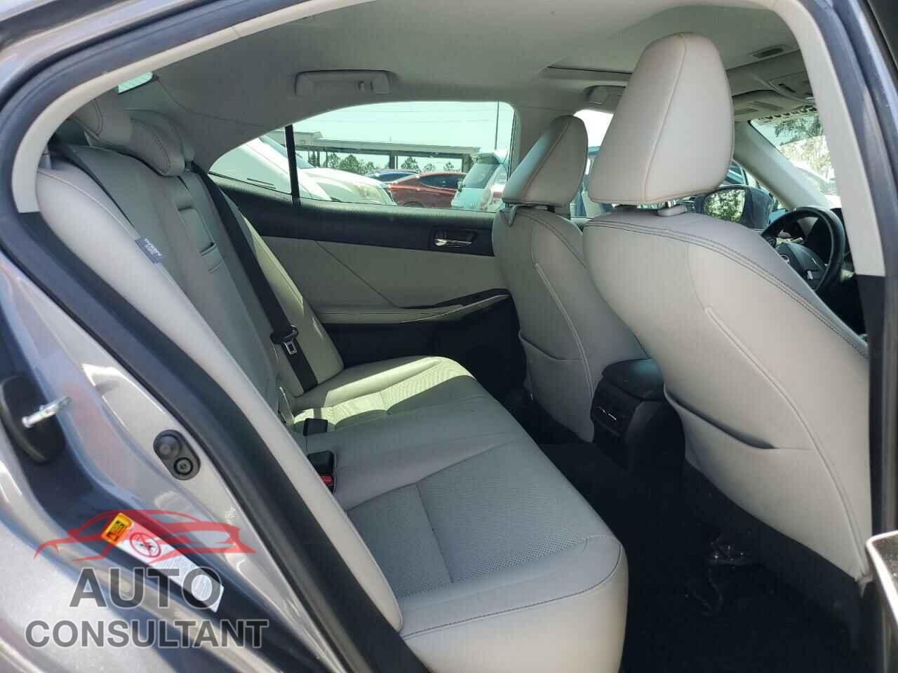 LEXUS IS 2015 - JTHBE1D22F5018828