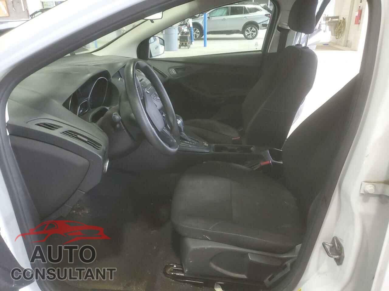 FORD FOCUS 2015 - 1FADP3E23FL354813
