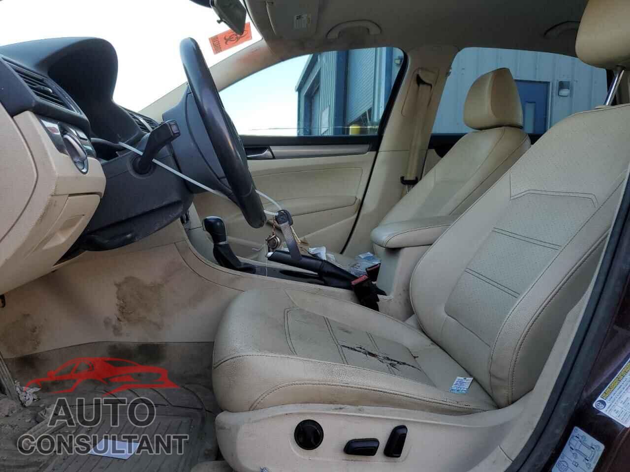VOLKSWAGEN PASSAT 2014 - 1VWAP7A36EC008897