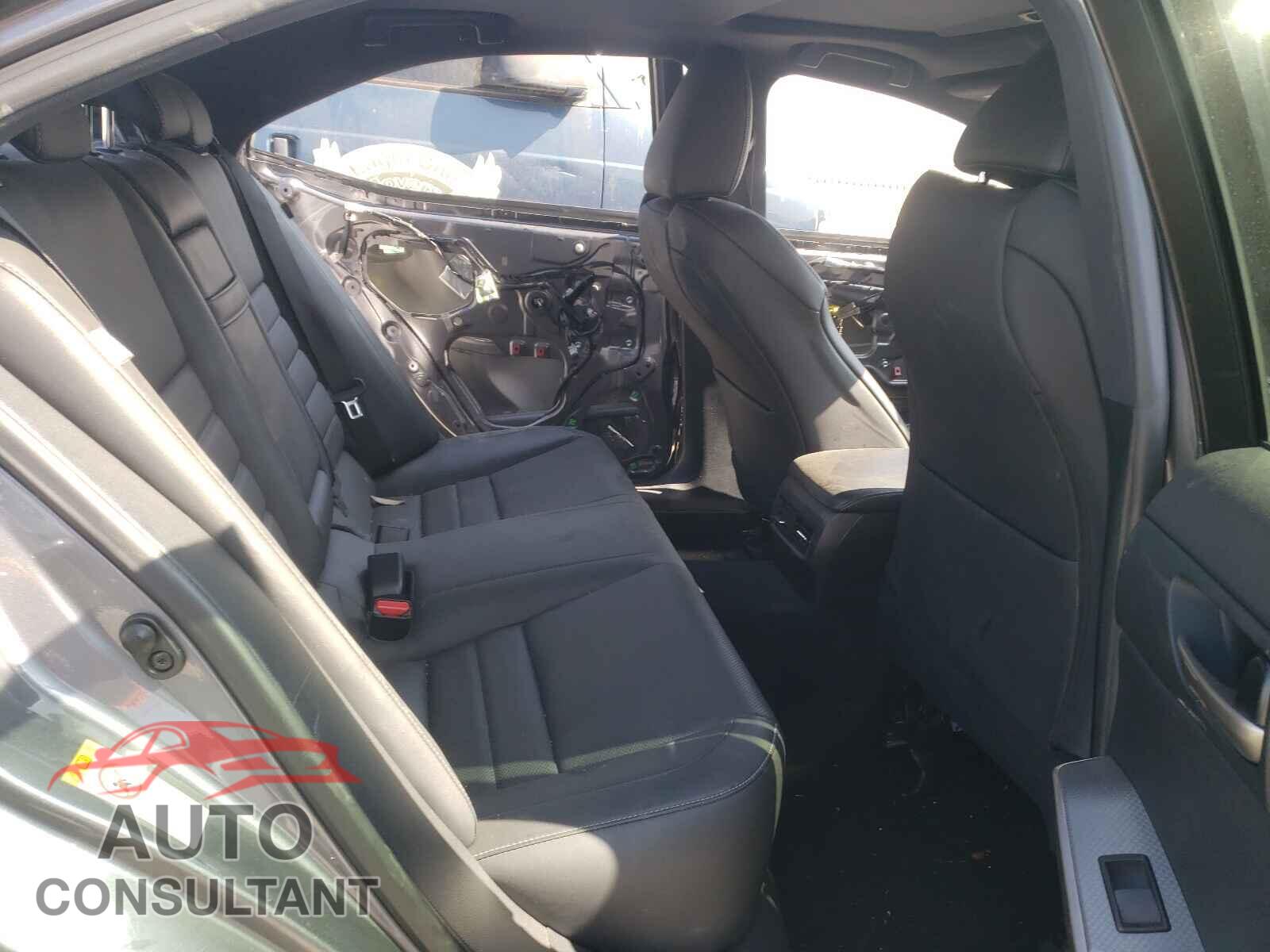 LEXUS IS 2017 - JTHBA1D23H5051030
