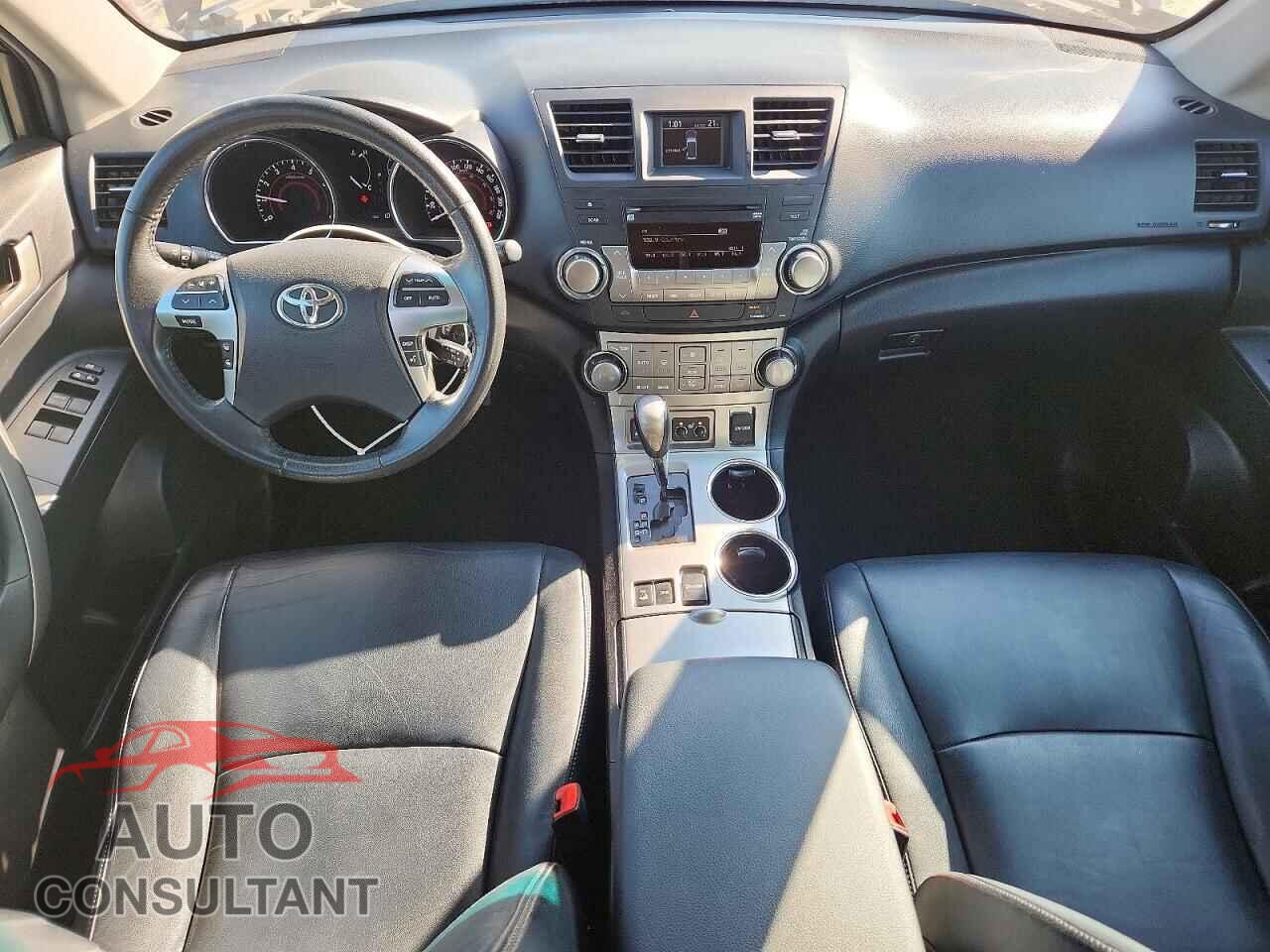 TOYOTA HIGHLANDER 2013 - 5TDBK3EH8DS230942