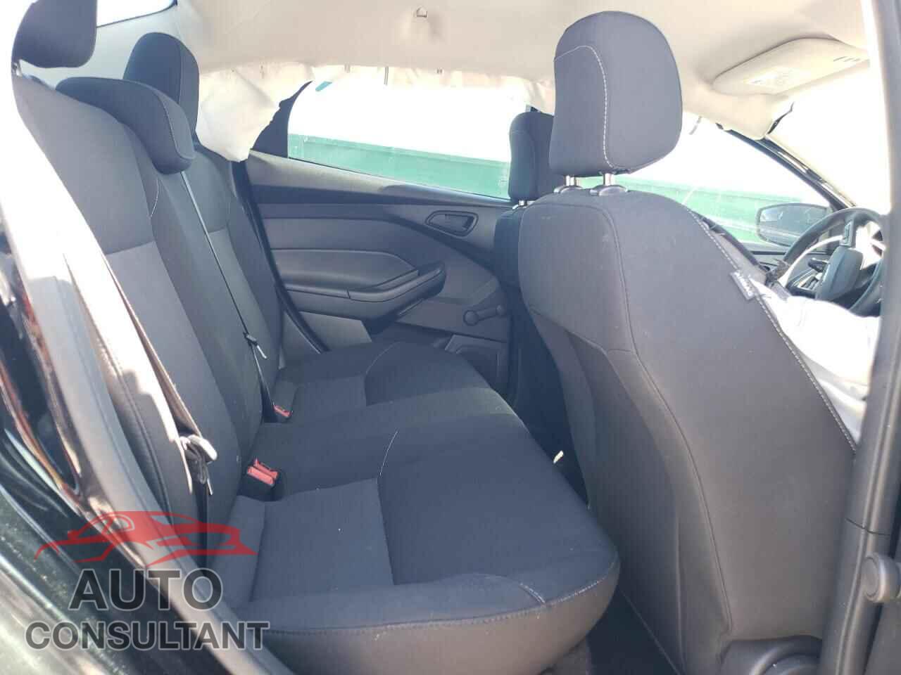 FORD FOCUS 2018 - 1FADP3E24JL201155