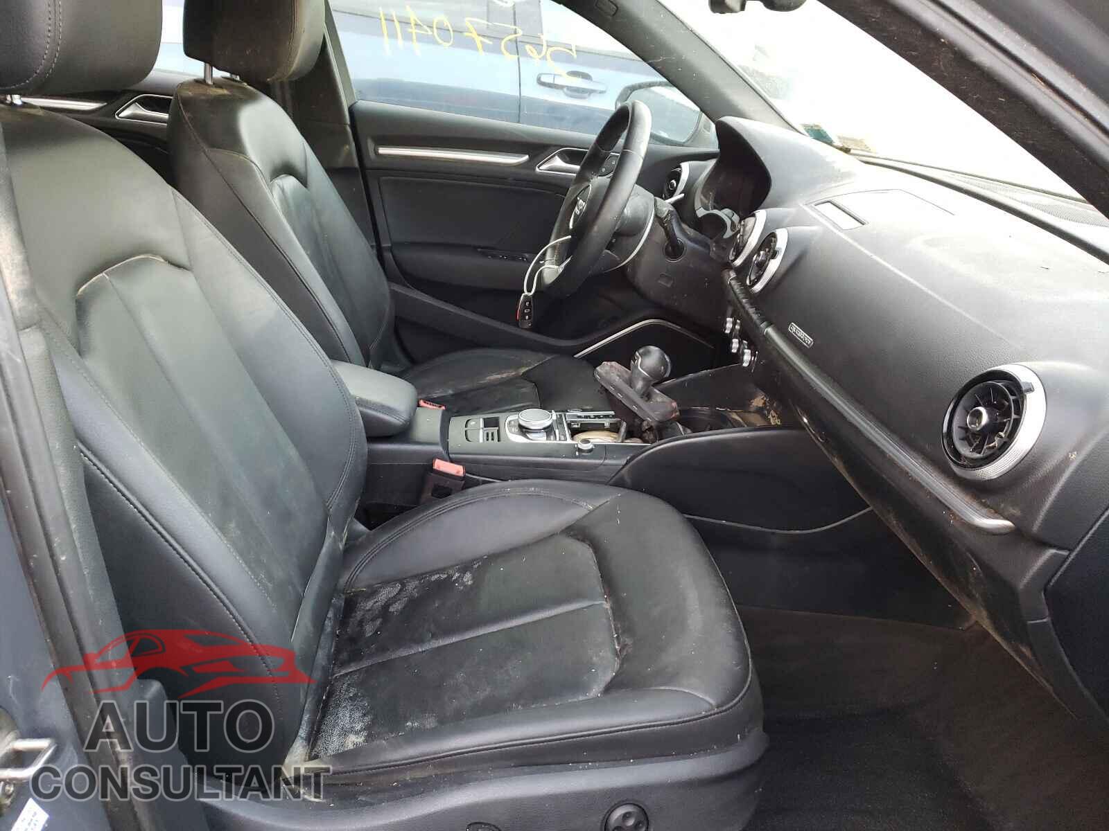 AUDI A3 2018 - WAUJ8GFF3J1077763