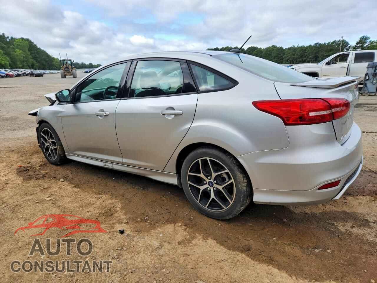 FORD FOCUS 2015 - 1FADP3FE7FL379772