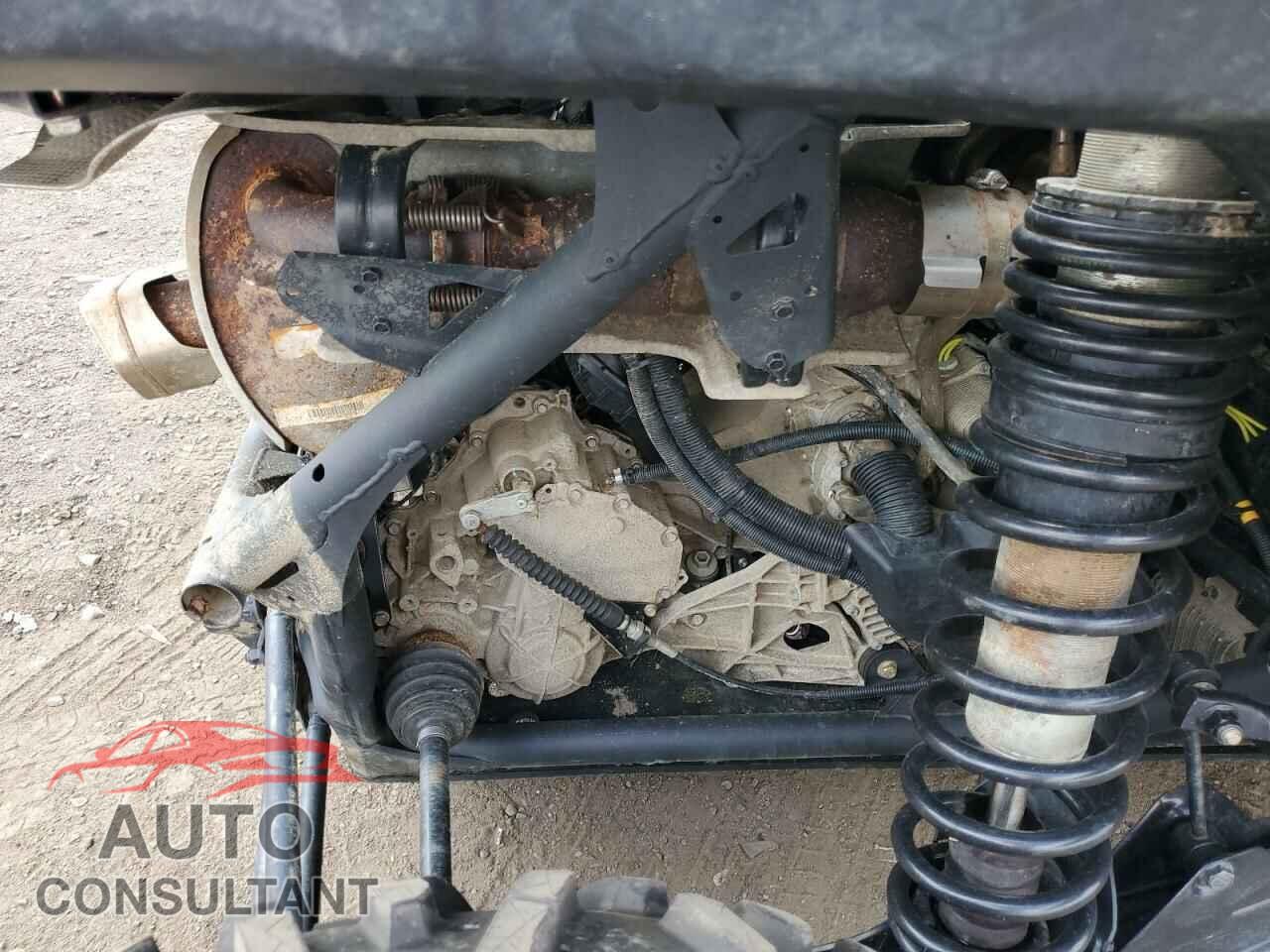 CAN-AM SIDEBYSIDE 2021 - 3JBVXAV41MK005079