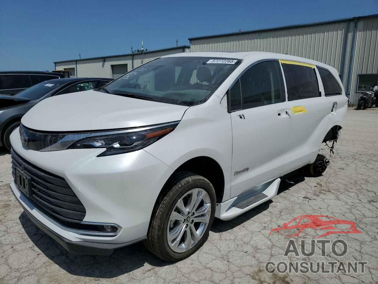 TOYOTA SIENNA 2024 - 5TDERKEC1RS199449