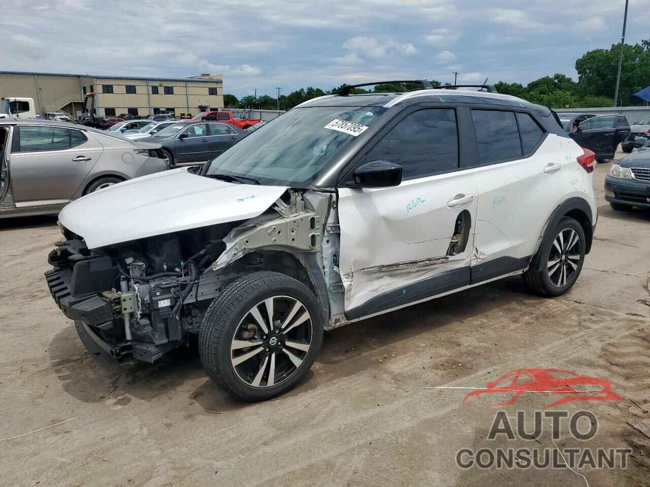 NISSAN KICKS 2018 - 3N1CP5CUXJL534683