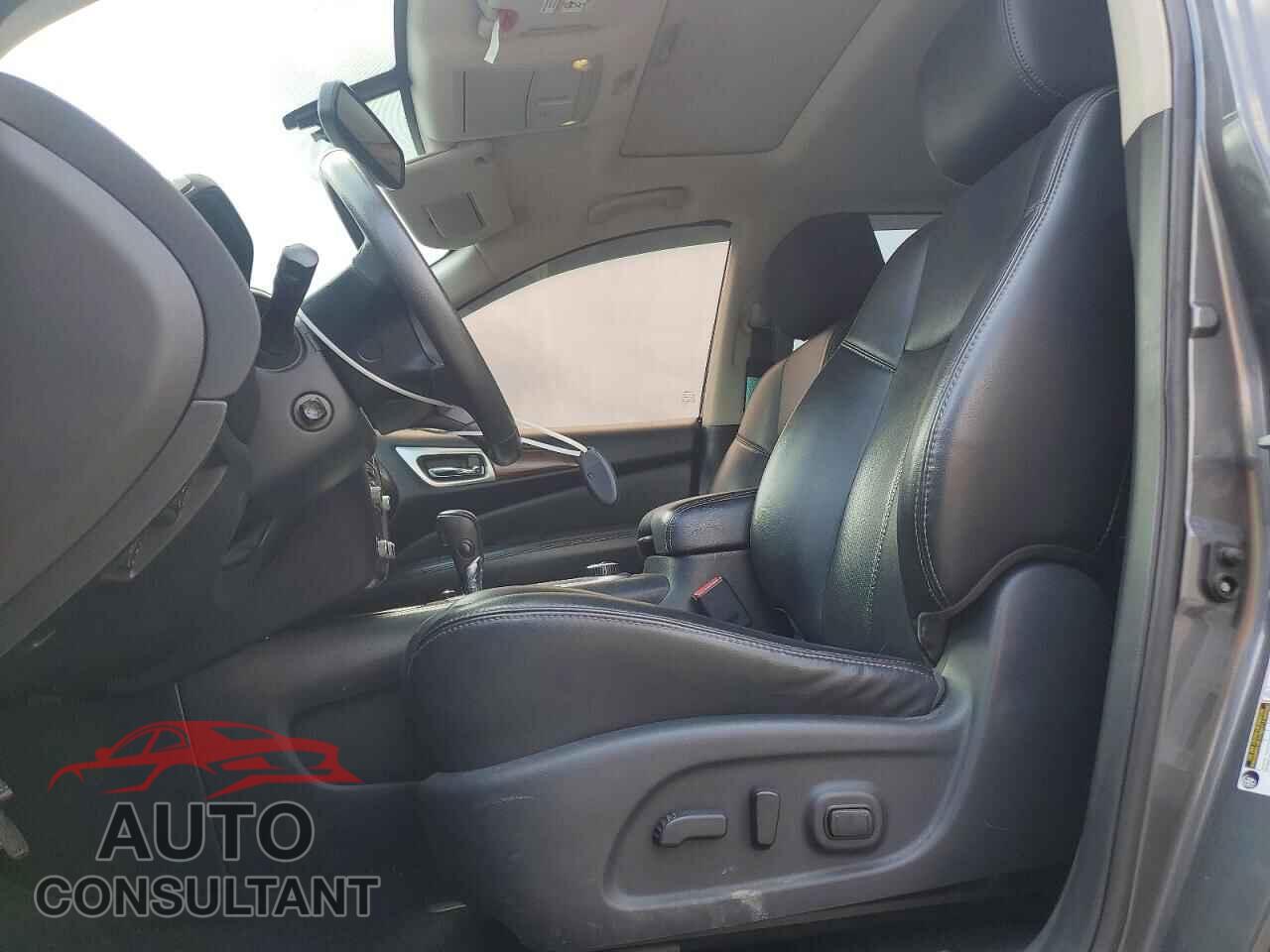 NISSAN PATHFINDER 2017 - 5N1DR2MM2HC602338