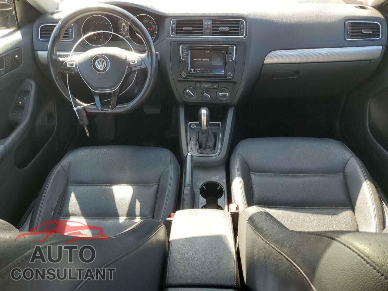 VOLKSWAGEN JETTA 2017 - 3VWDB7AJ8HM267565