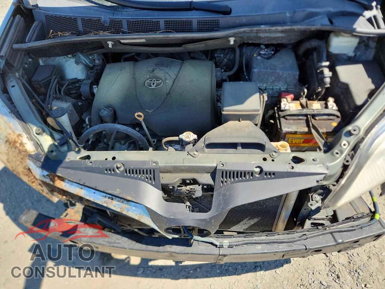 TOYOTA SIENNA 2019 - 5TDKZ3DC0KS986151