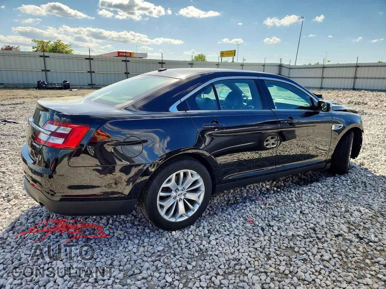 FORD TAURUS 2019 - 1FAHP2F82KG114184