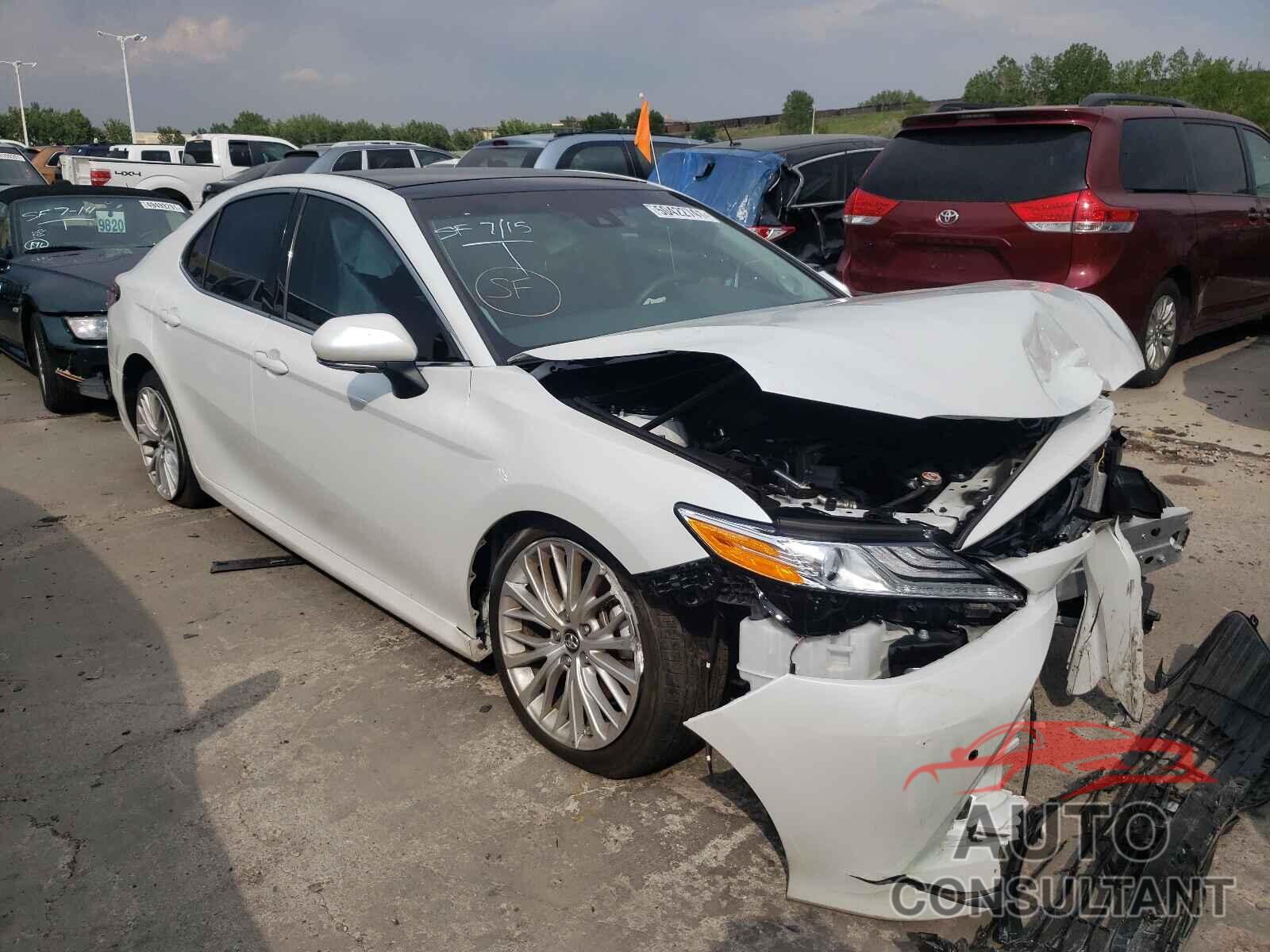 TOYOTA CAMRY 2018 - 4T1B11HK1JU040904