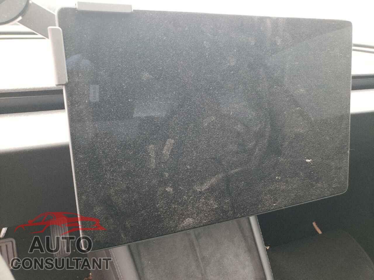 TESLA MODEL 3 2024 - 5YJ3E1EB8RF717033