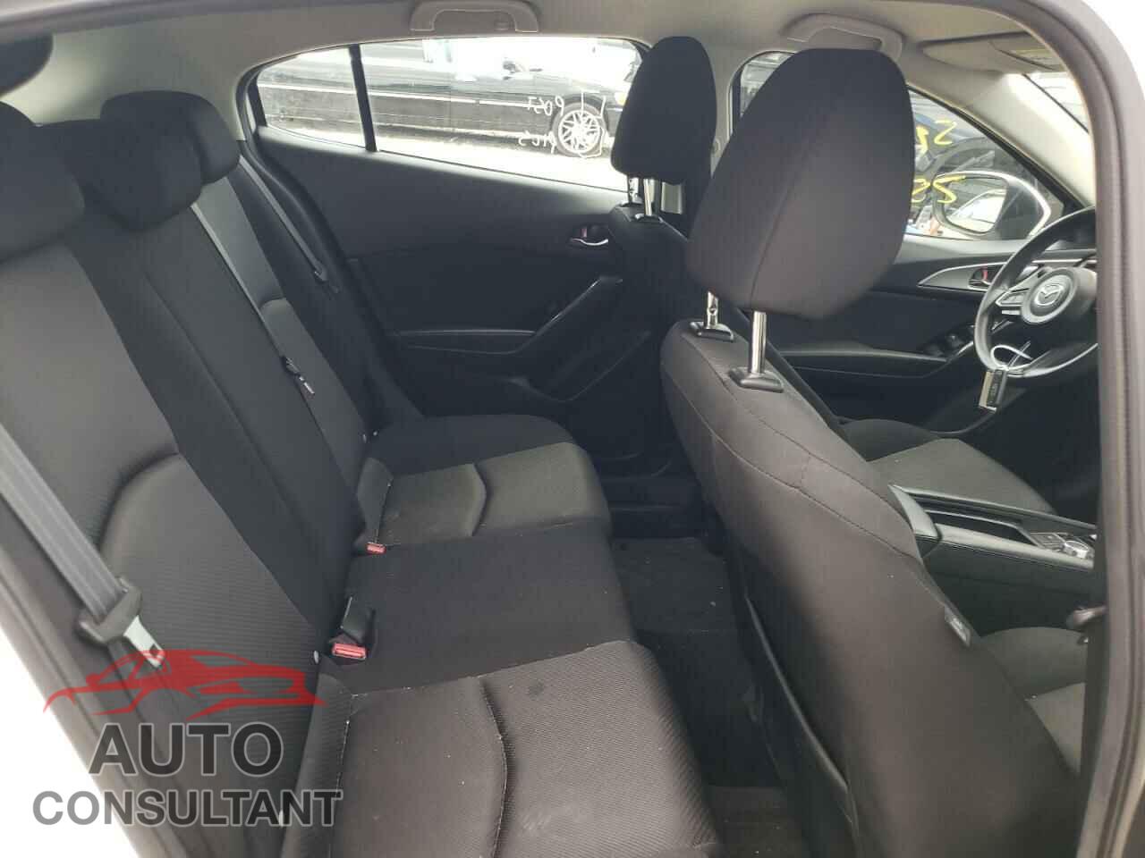 MAZDA 3 2018 - 3MZBN1K72JM239104