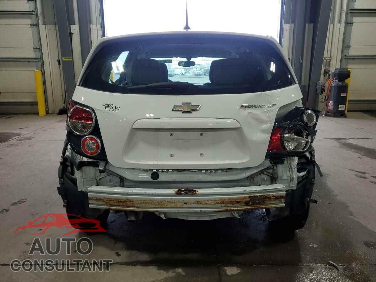 CHEVROLET SONIC 2014 - 1G1JD6SH2E4126013