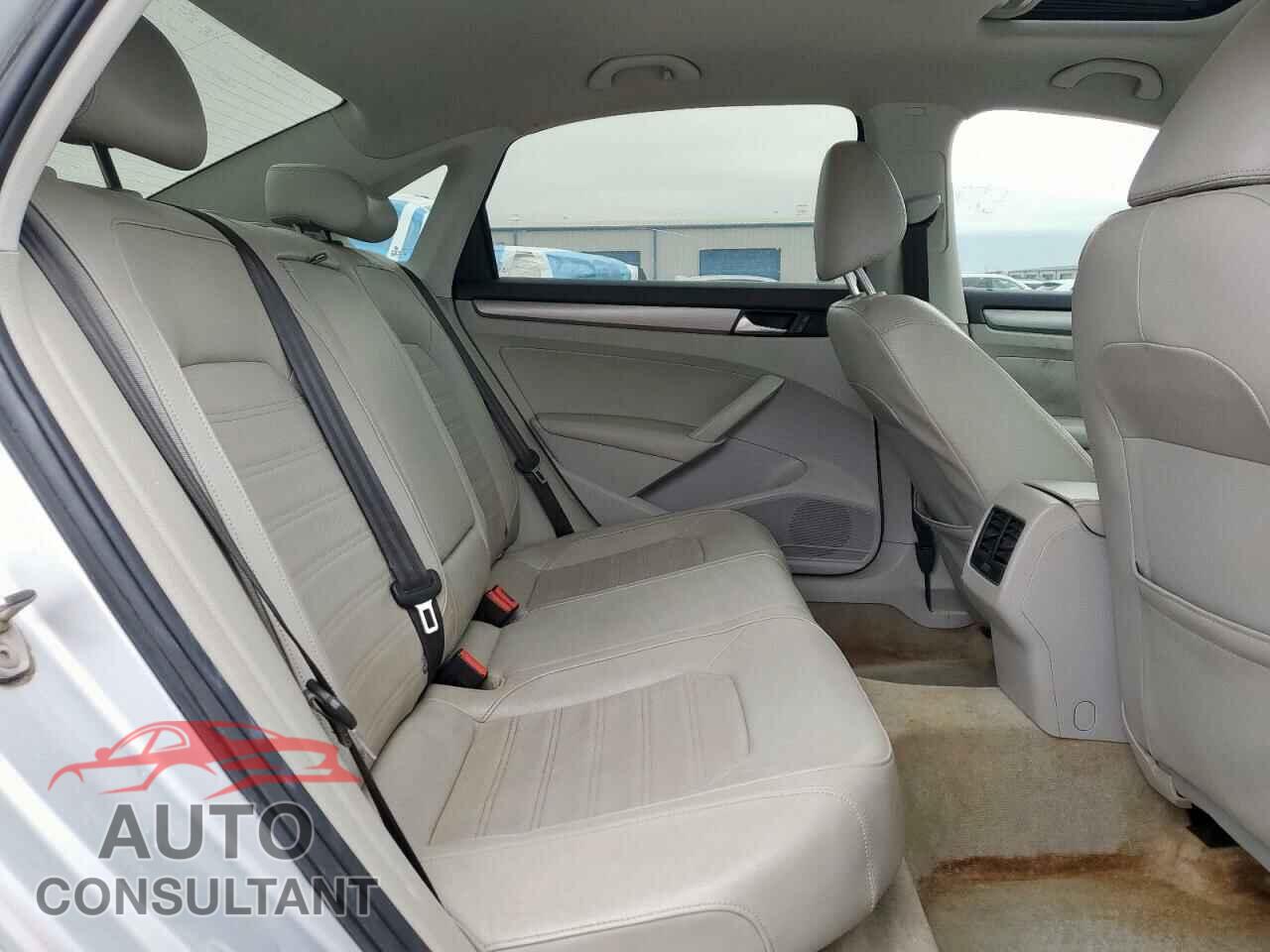 VOLKSWAGEN PASSAT 2015 - 1VWBT7A32FC048055