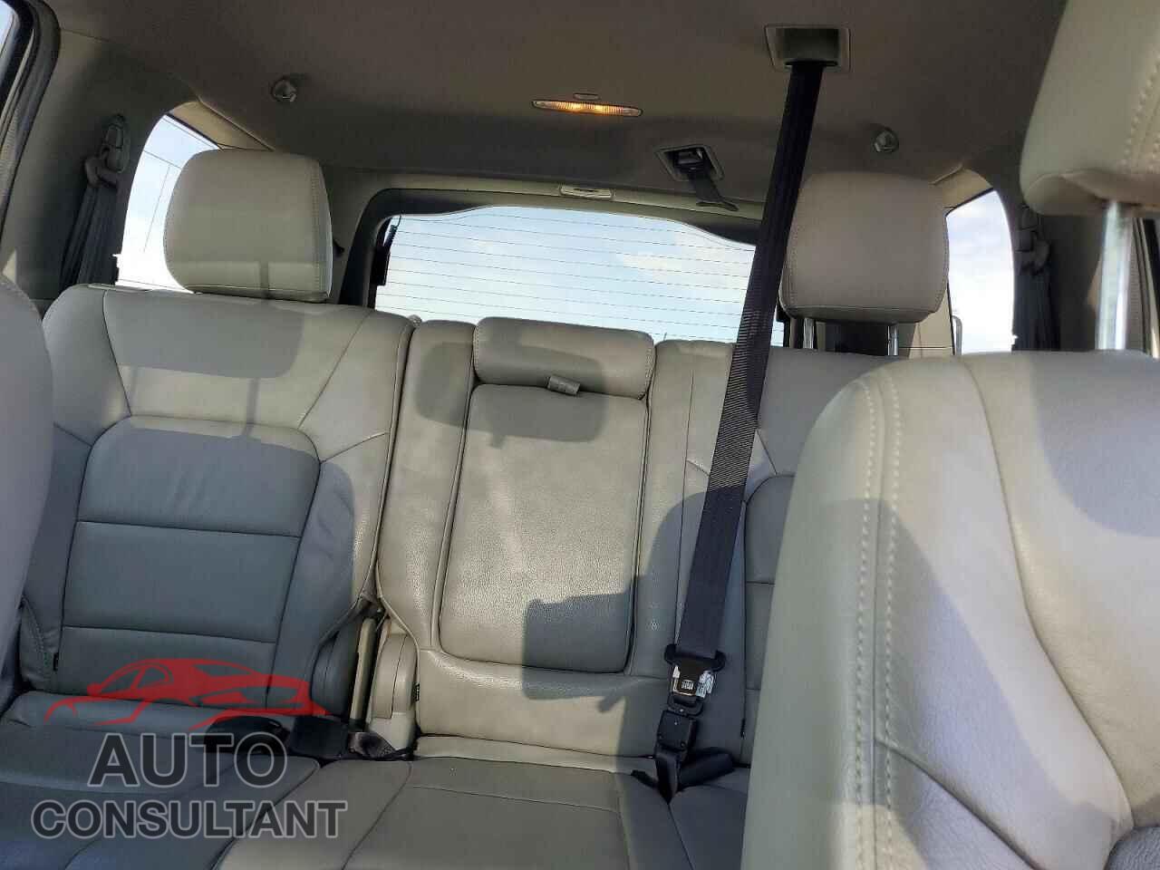 HONDA PILOT 2015 - 5FNYF4H43FB045394