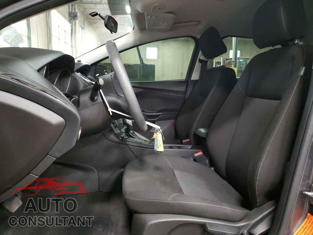 FORD FOCUS 2017 - 1FADP3F27HL320097