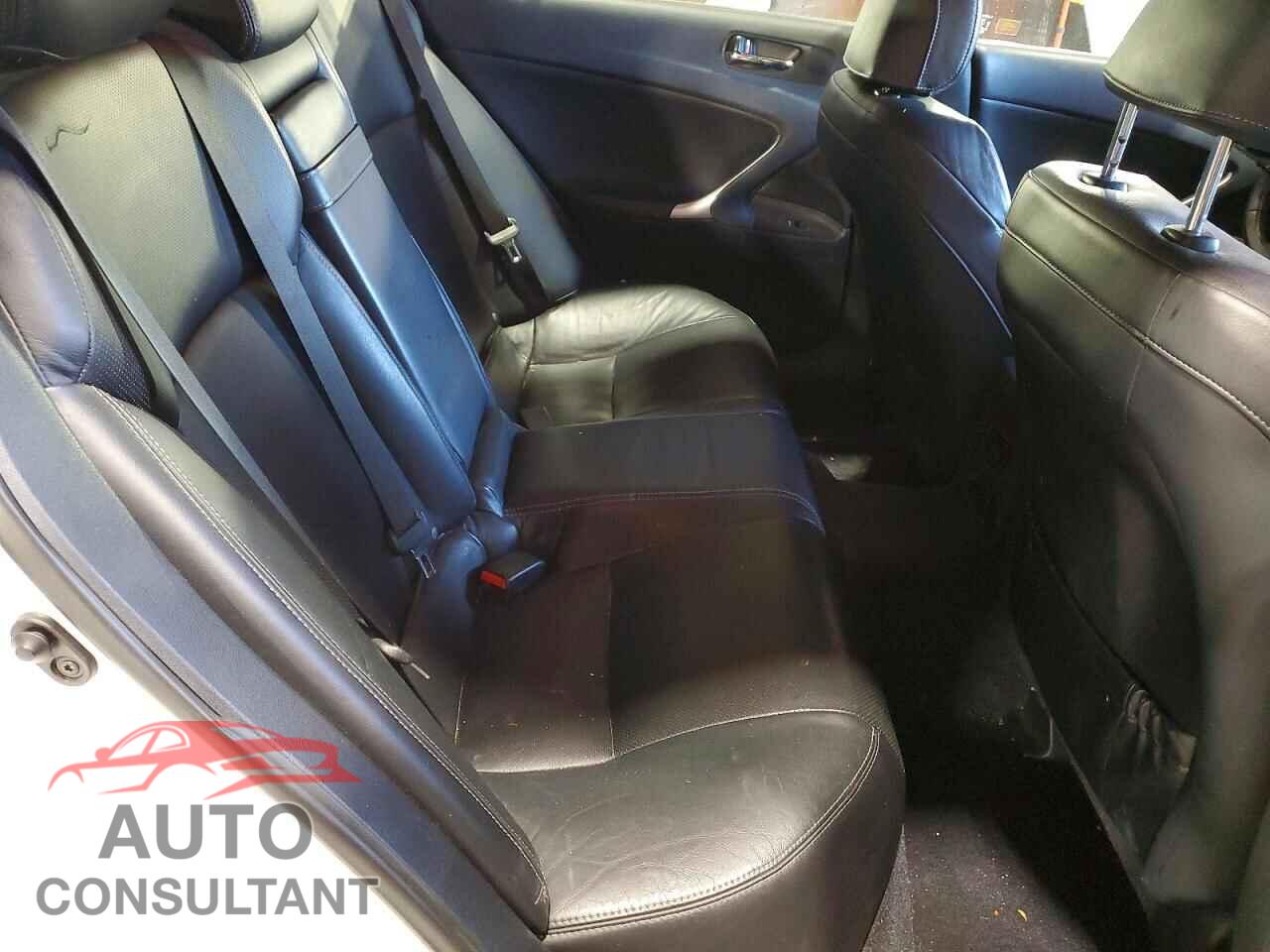 LEXUS IS 2011 - JTHCF5C21B5050044