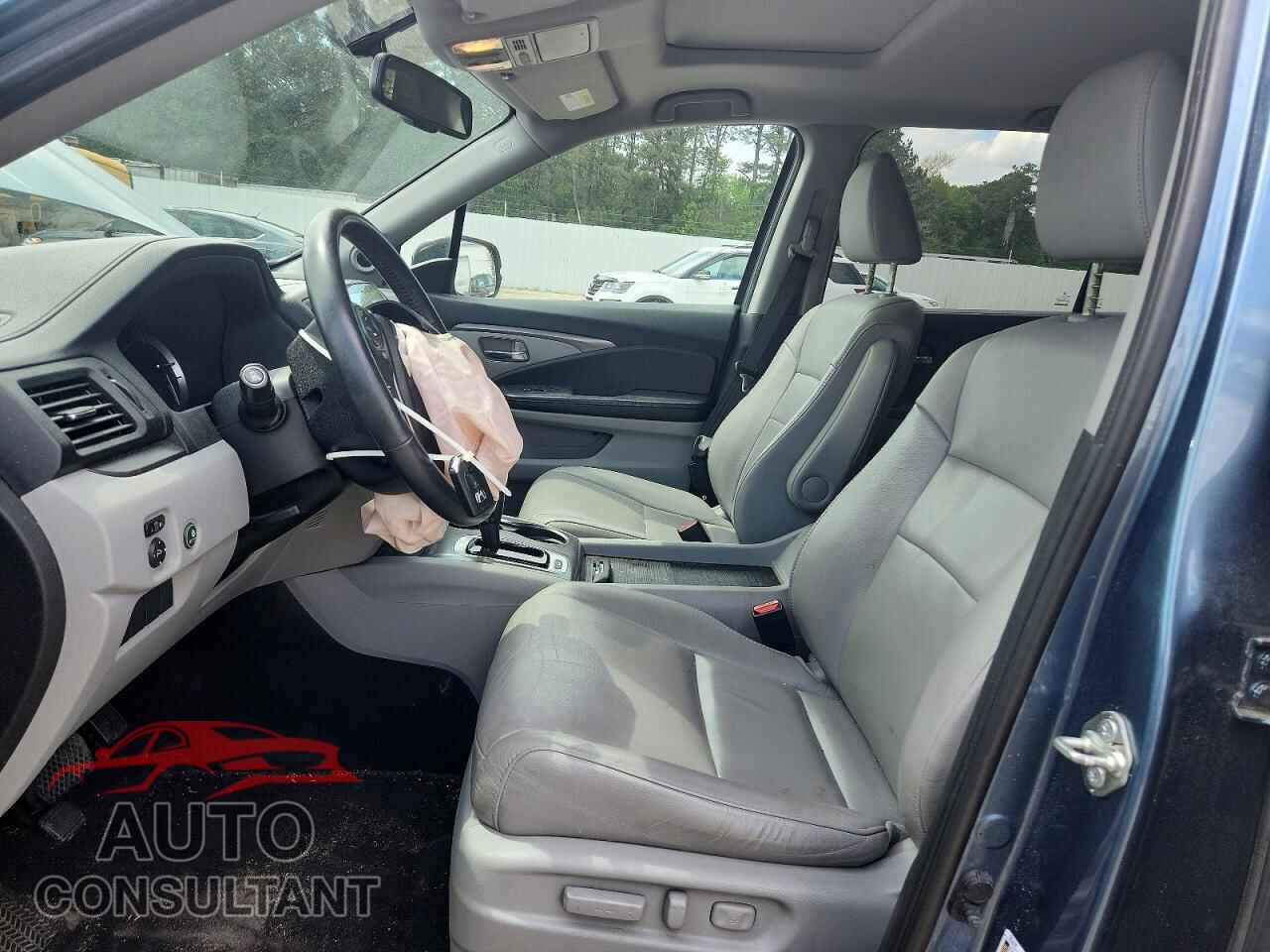HONDA PILOT 2017 - 5FNYF6H56HB094578
