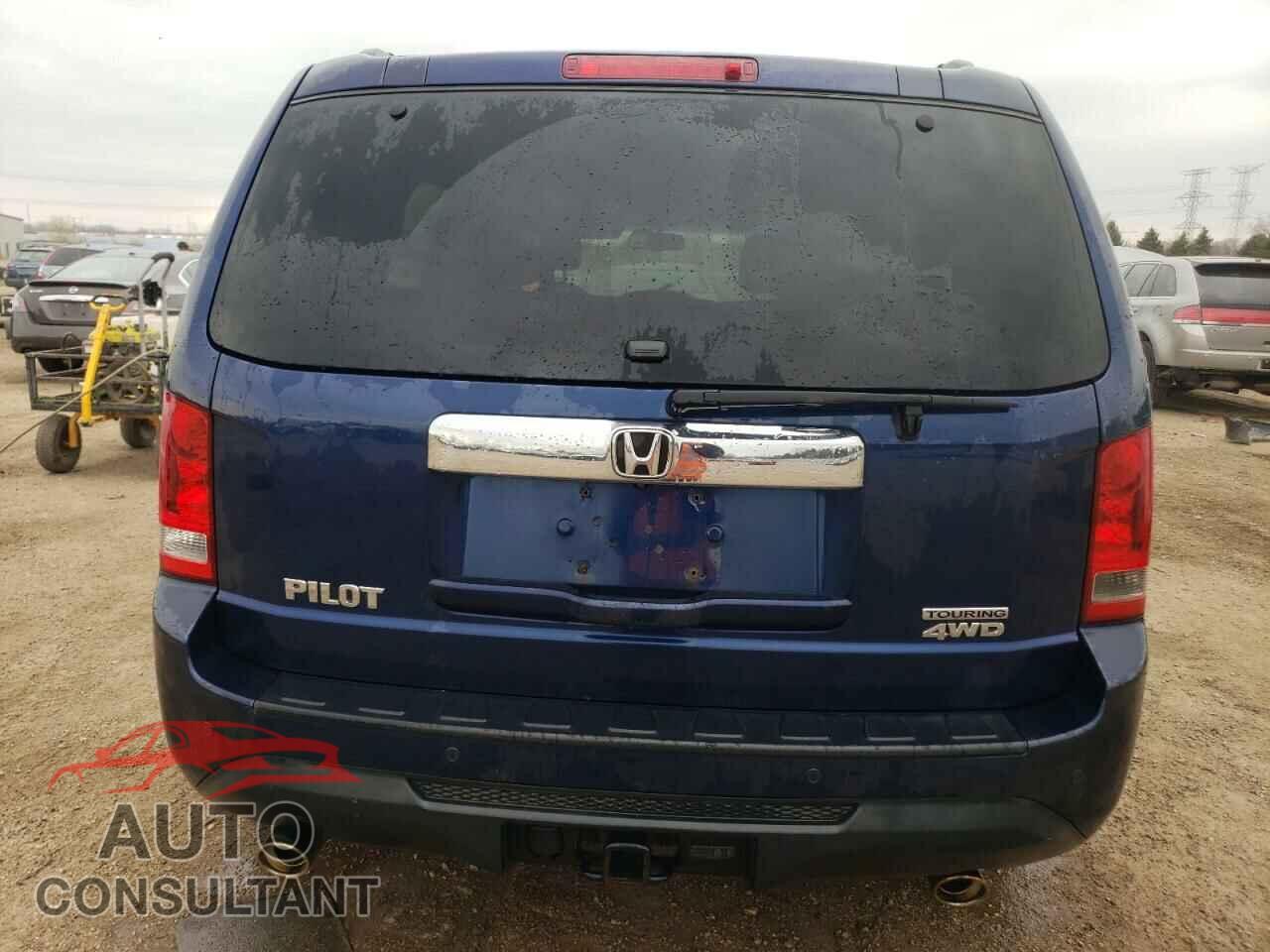 HONDA PILOT 2015 - 5FNYF4H94FB006521
