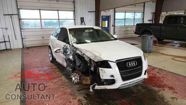 AUDI A3 2011 - WAUBJAFM0BA038344