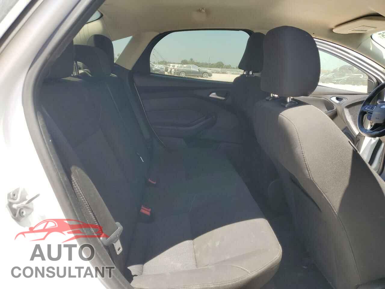 FORD FOCUS 2015 - 1FADP3F23FL364904