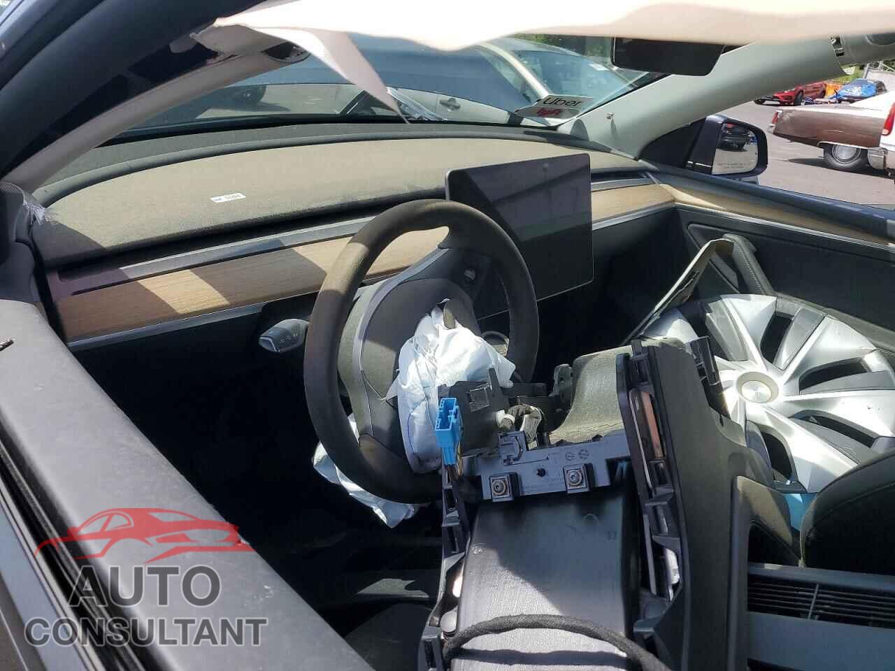 TESLA MODEL Y 2024 - 7SAYGAEE1RF982048