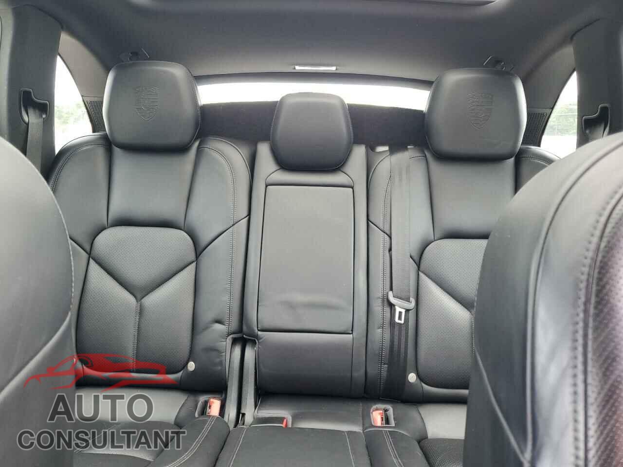 PORSCHE CAYENNE 2017 - WP1AA2A27HKA84023