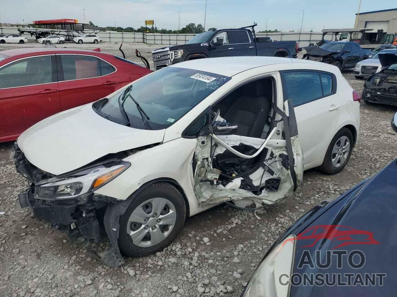 KIA FORTE 2017 - KNAFK5A82H5673177