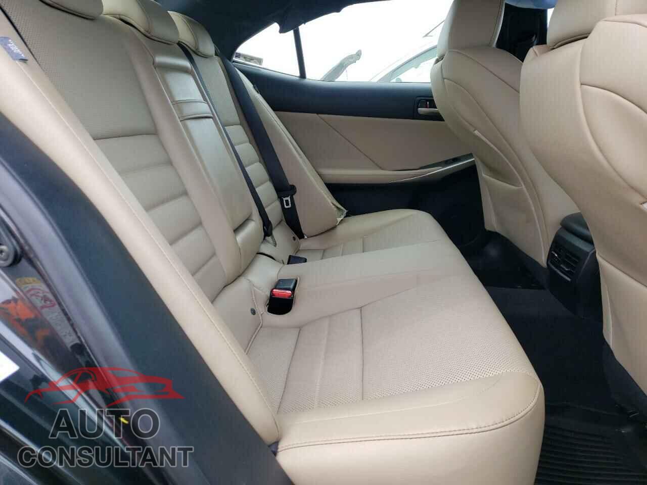 LEXUS IS 2018 - JTHC81D25J5028984