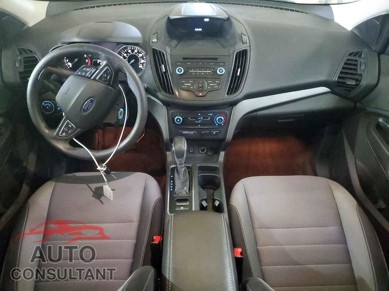FORD ESCAPE 2017 - 1FMCU0F75HUC26539