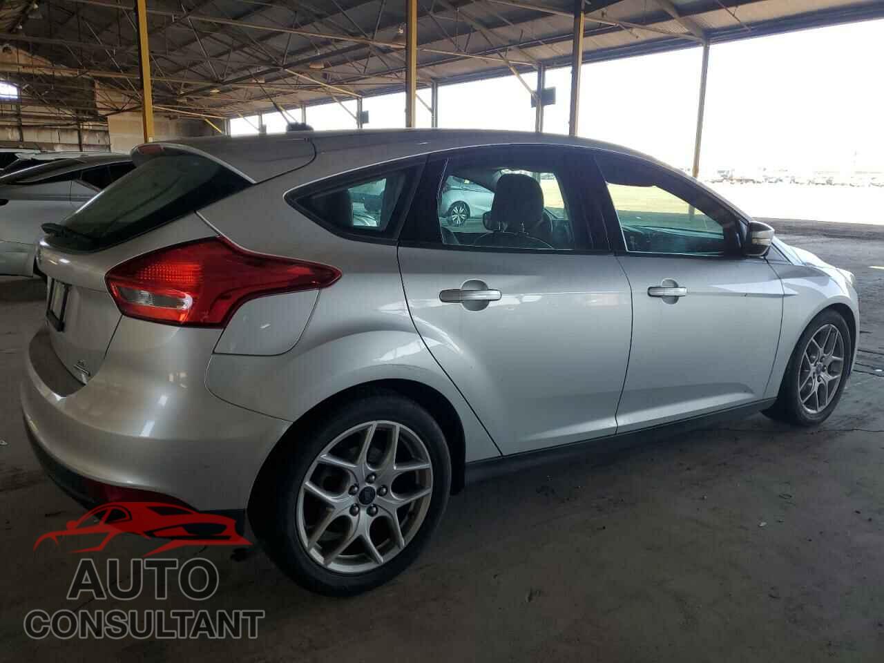 FORD FOCUS 2015 - 1FADP3K23FL330158