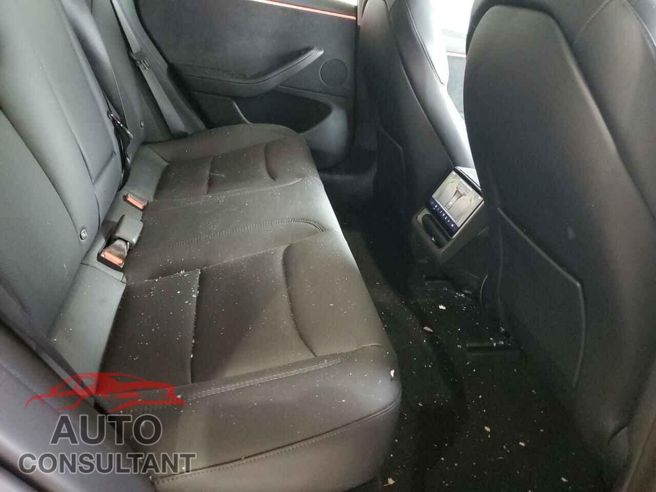 TESLA MODEL 3 2024 - 5YJ3E1EB3RF818657