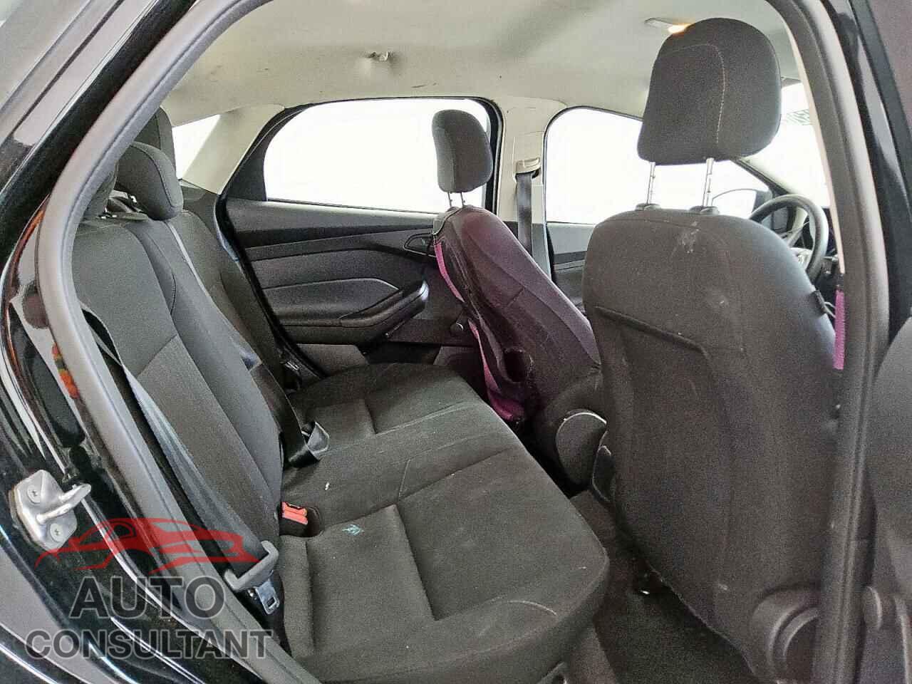 FORD FOCUS 2018 - 1FADP3E24JL275255