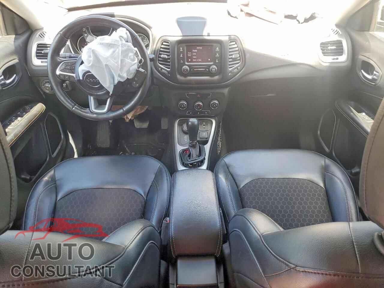 JEEP COMPASS 2018 - 3C4NJDBB7JT201780