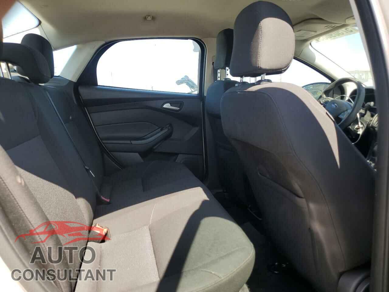 FORD FOCUS 2017 - 1FADP3F26HL211095