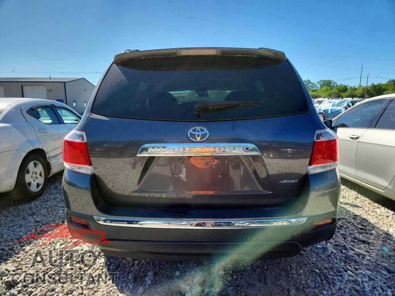 TOYOTA HIGHLANDER 2013 - 5TDBK3EH8DS197361