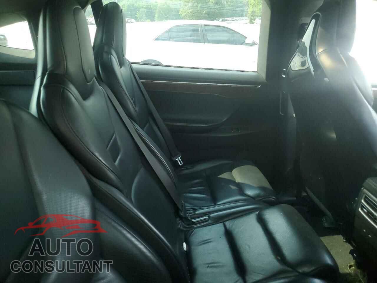 TESLA MODEL X 2016 - 5YJXCAE2XGF017860