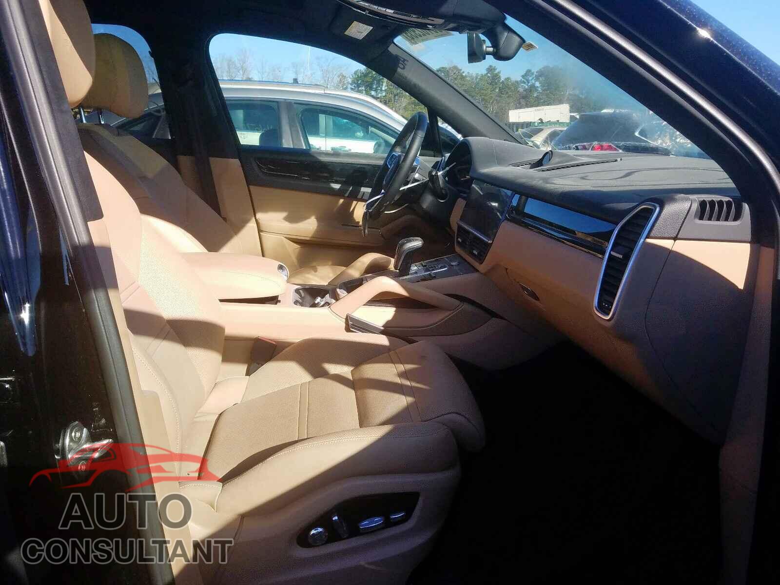 PORSCHE CAYENNE 2019 - WP1AA2AY3KDA11747