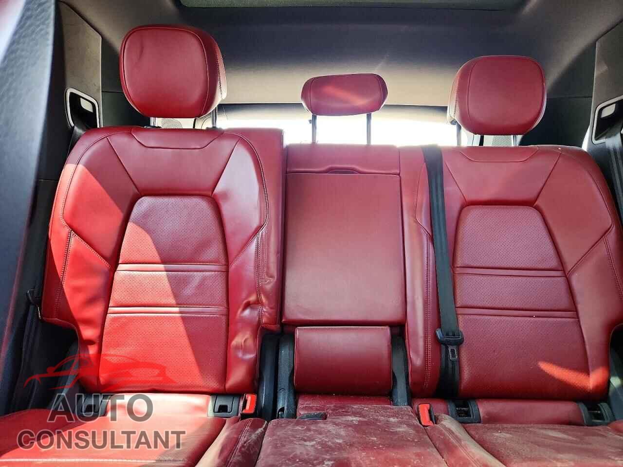 PORSCHE CAYENNE 2019 - WP1AA2AY4KDA04368