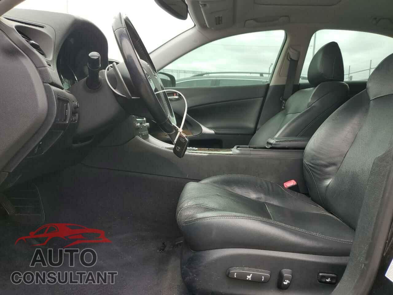 LEXUS IS 2012 - JTHBF5C21C2102643