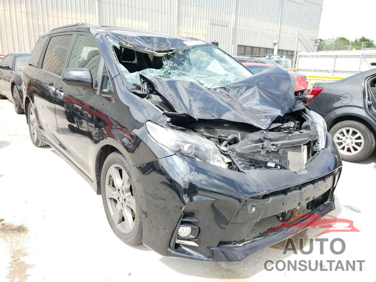 TOYOTA SIENNA 2018 - 5TDXZ3DC2JS944231