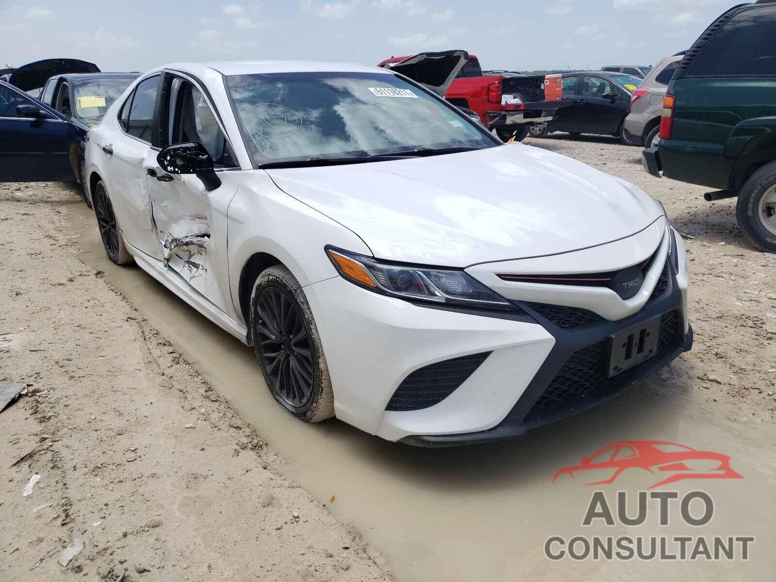 TOYOTA CAMRY 2018 - 4T1B11HK7JU072983