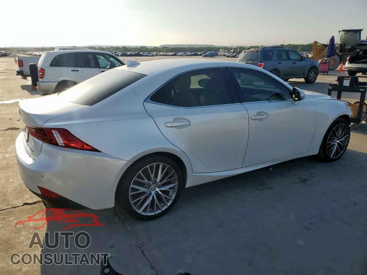 LEXUS IS 2016 - JTHBA1D20G5033860