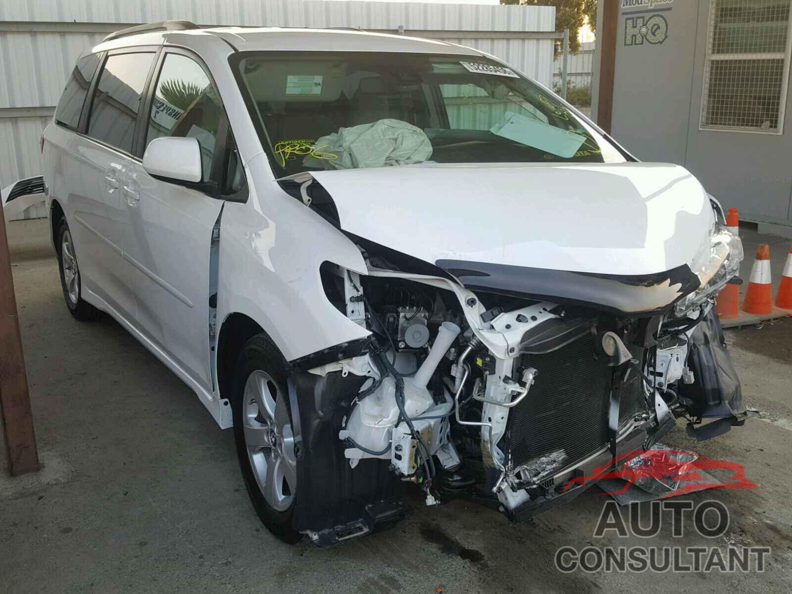 TOYOTA SIENNA LE 2018 - 5TDKZ3DC1JS936079