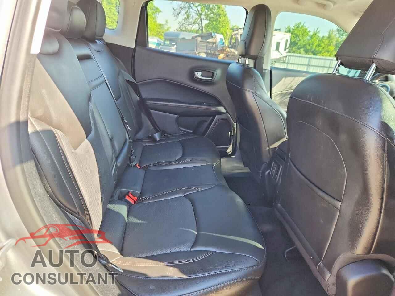 JEEP COMPASS 2018 - 3C4NJDCB8JT190478