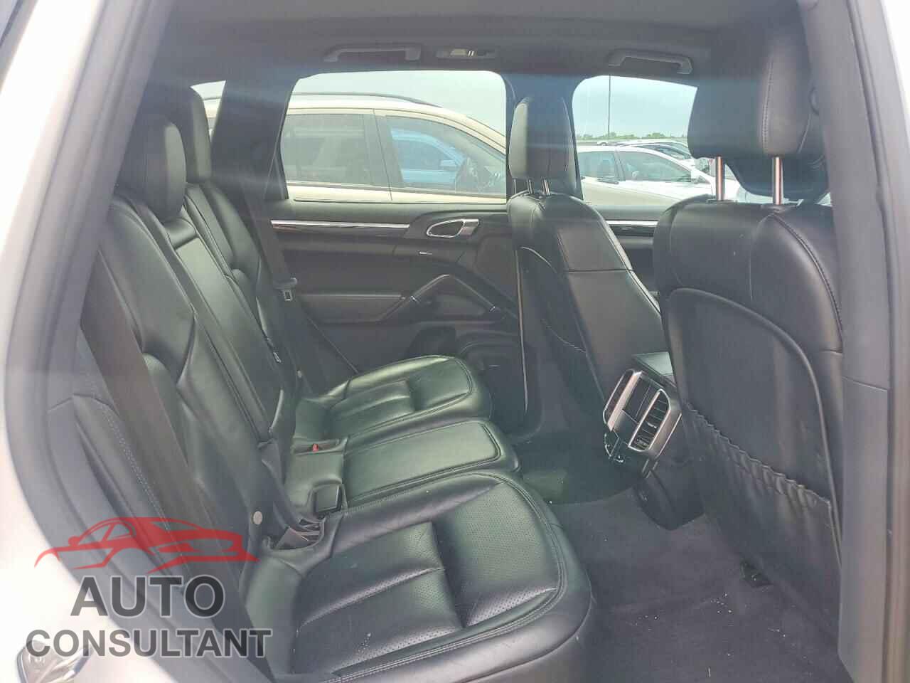 PORSCHE CAYENNE 2018 - WP1AA2A29JKA02606